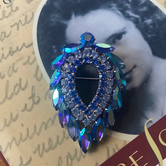 Juliana D&E for Sarah Cov Jewelry - Vintage Juliana D&E for Sarah Coventry blue lagoon ab rhinestone brooch
